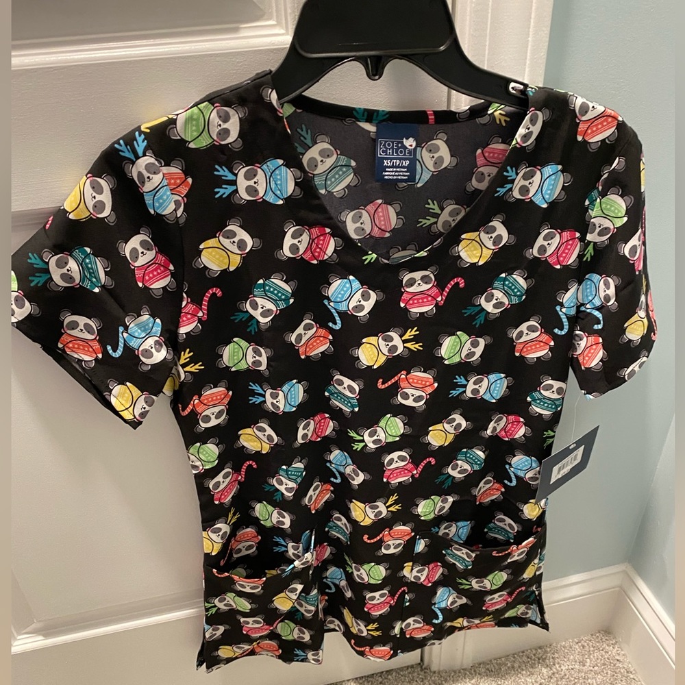 Zoe + Chloe Extra small XS Winter panda sweater weather Scrub Top Women Shirt